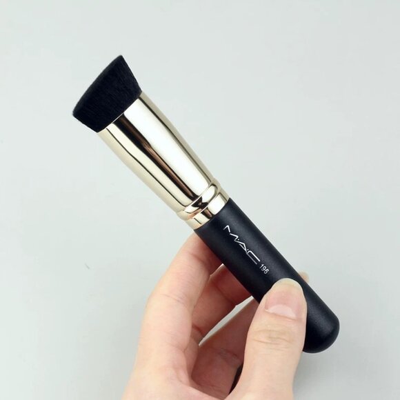 MAC 196 Slanted Flat Top Foundation Brush - Authentic Brand New - Picture 4 of 4